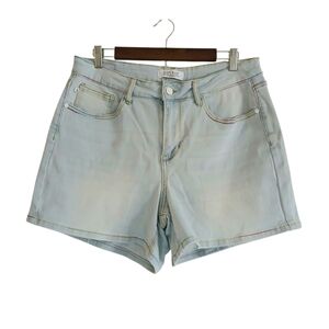 Judy Blue Rainbow Stitch Denim Shorts Women's 1X Light Wash 5" Inseam Stretch